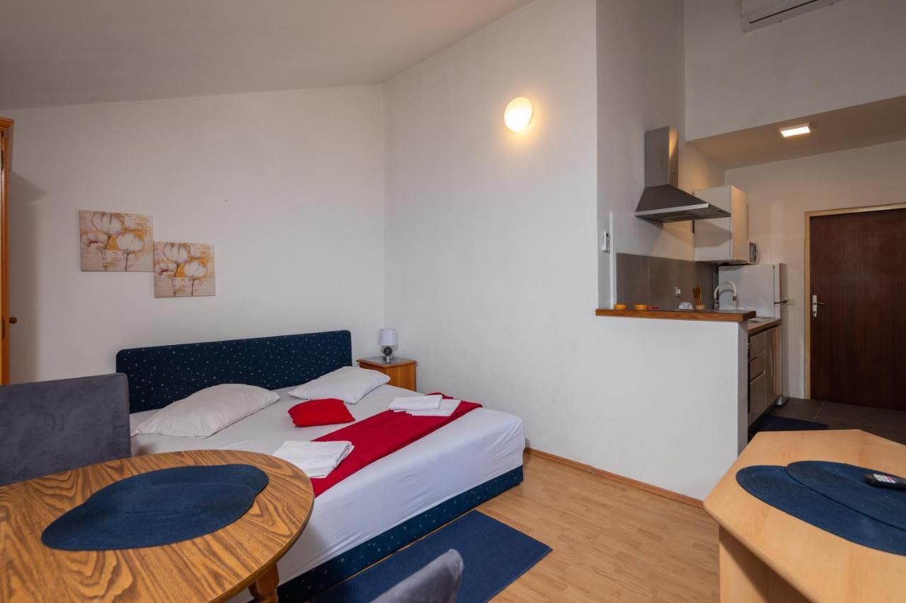 Beach Apartments Borovina Stanici Exterior photo